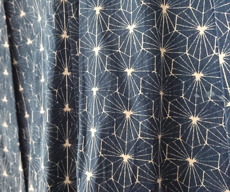 Tissu en coton bio sérigraphié teintures naturelles tem pimenta