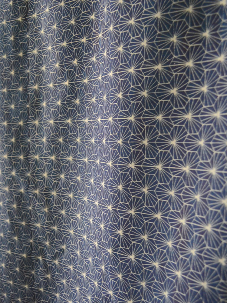 tissu bleu indigo avec motif de la ONE collection